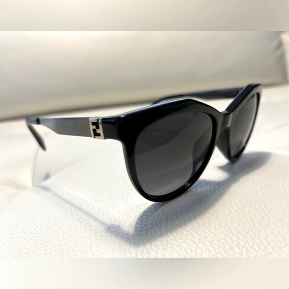 FENDI AUTHENTIC sunglasses for women - Picture 3 of 7